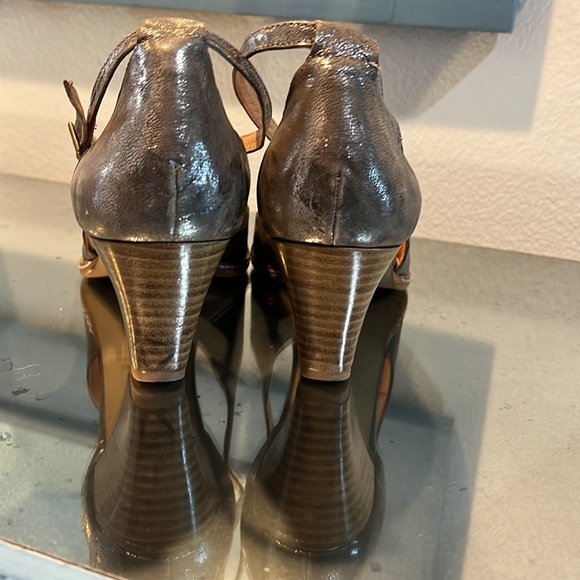 Sundance pewter leather shoes with ankle strap. - Picture 5 of 5